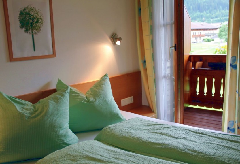 Komfortable Schlafzimmer mit Balkon