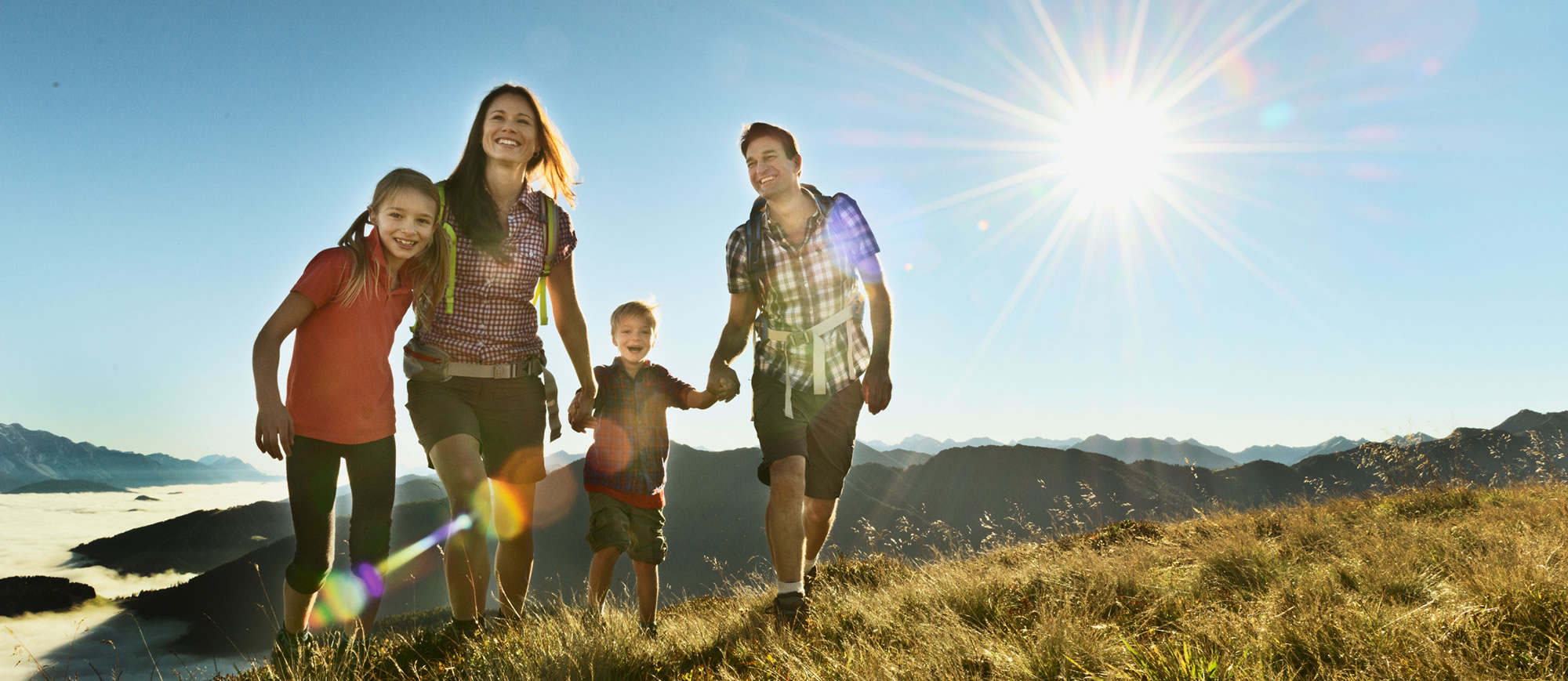 Familie beim Wandern © Flachau Tourismus